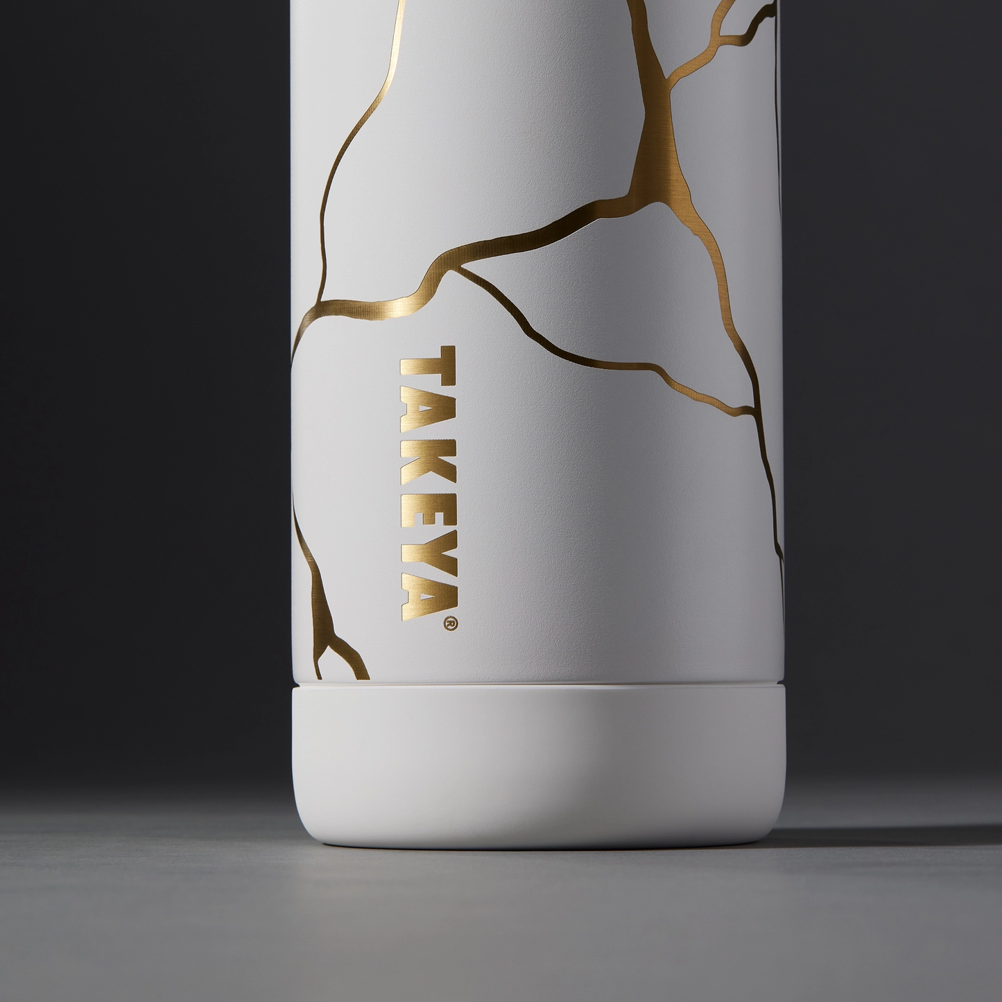 kintsugi-water-bottle-with-straw-lid-c3 51389-TK_HO25_Kintsugi_Takeya9236_Crop.png