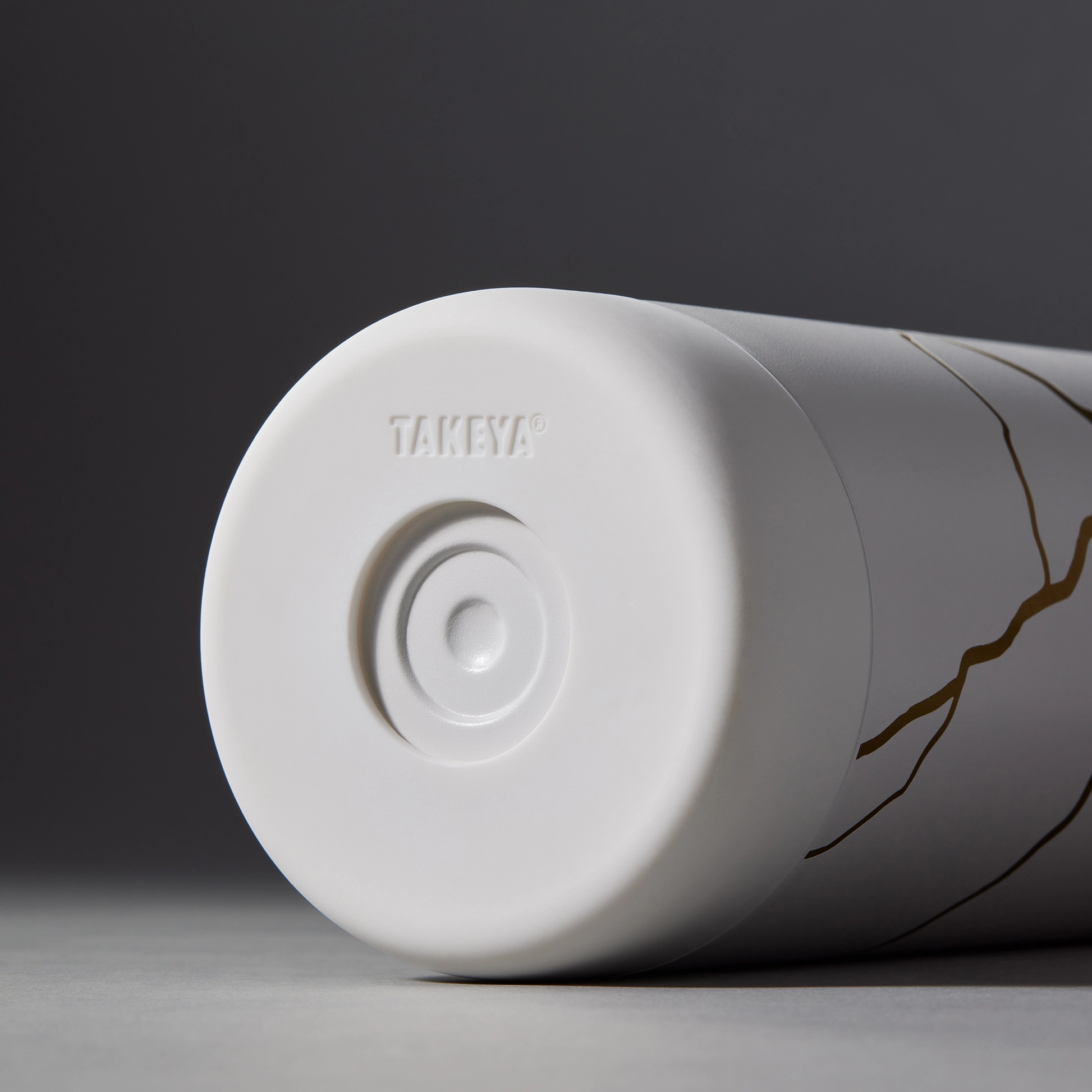 kintsugi-water-bottle-with-straw-lid-c3 51389-TK_HO25_Kintsugi_Takeya9255.png