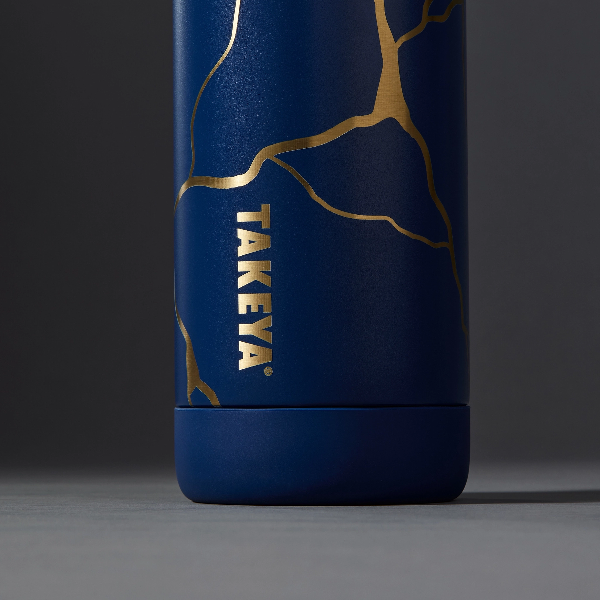 kintsugi-water-bottle-with-spout-lid-q1 51390-TK_HO25_Kintsugi_Takeya9241_Crop.png